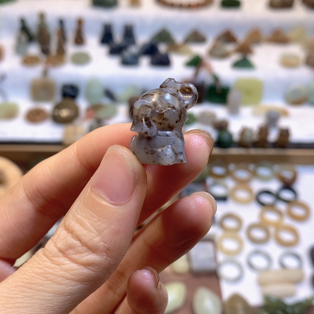 碳****和田玉未镶嵌颈饰