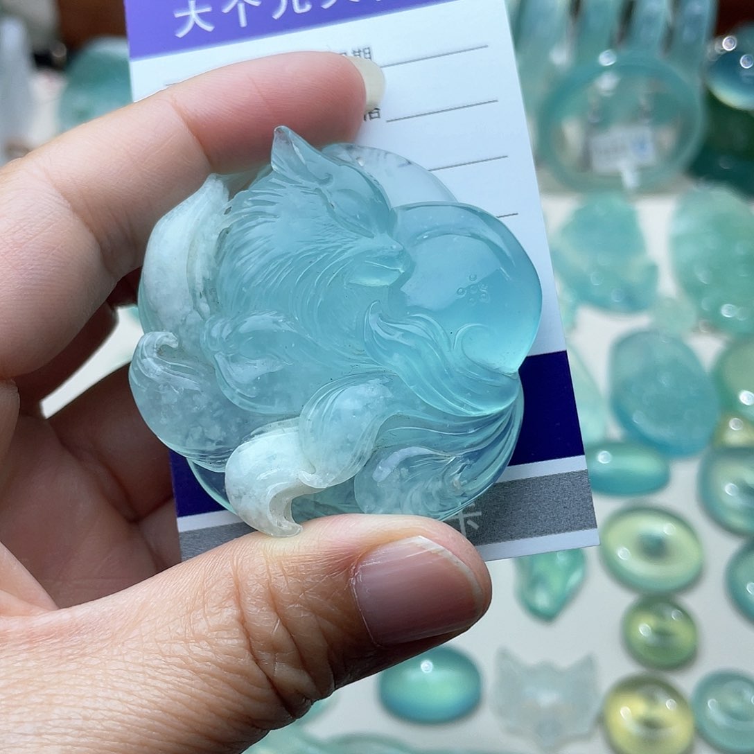 蛇纹石玉颈饰未镶嵌千**集
