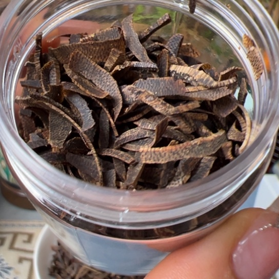 沉香沉香碎屑奇楠透顶绿老料切丝20克