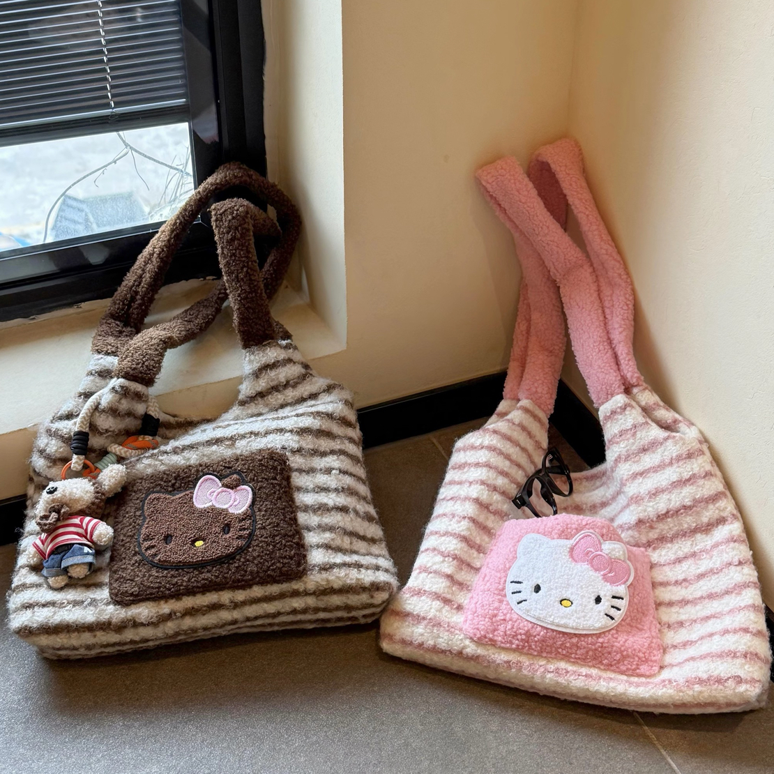 大容量KT时尚托特包新款可爱凯蒂猫单肩包秋冬毛绒通勤保暖
