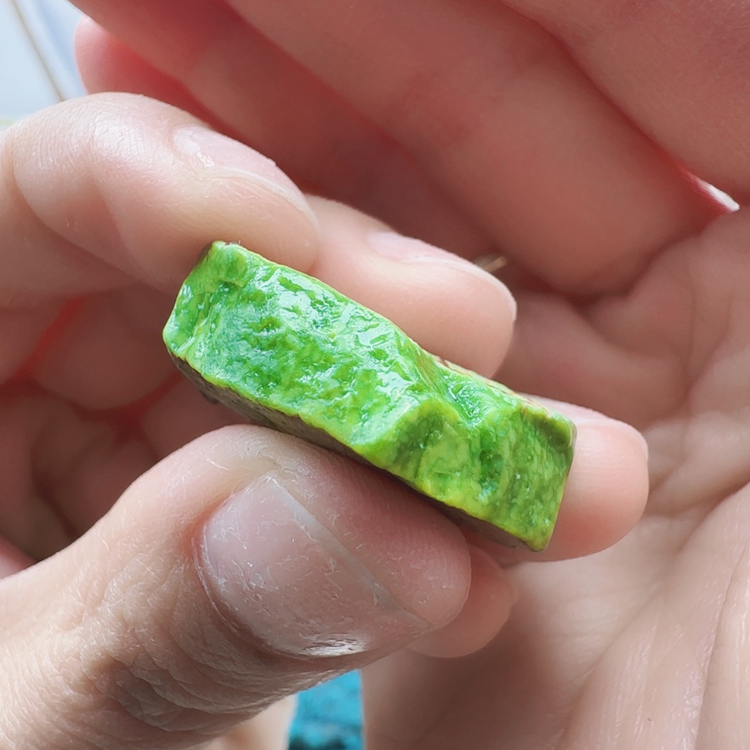 绿松石未镶嵌颈饰巴山菜籽