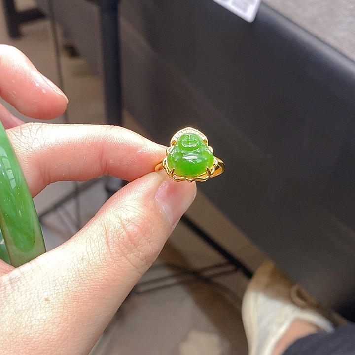 卡***布和田玉（碧玉）未镶嵌戒指