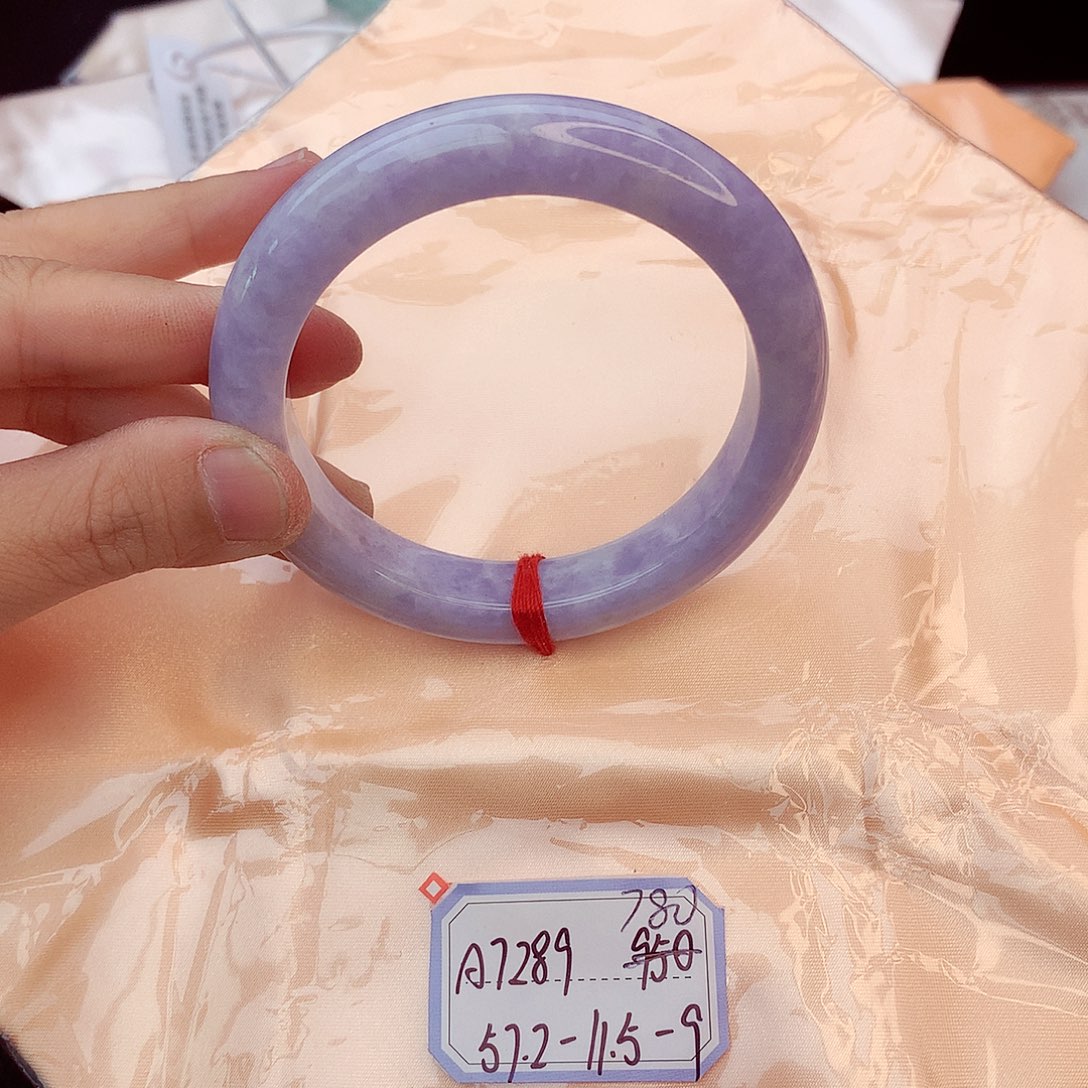 翡翠手镯未镶嵌翡翠
