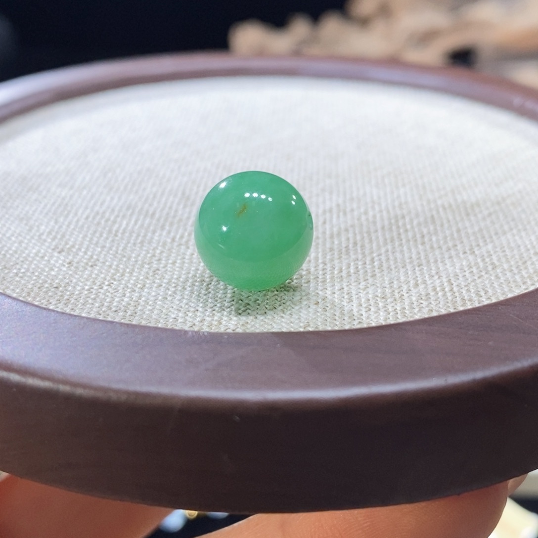 翡翠未镶嵌颈饰满色豆阳绿13+