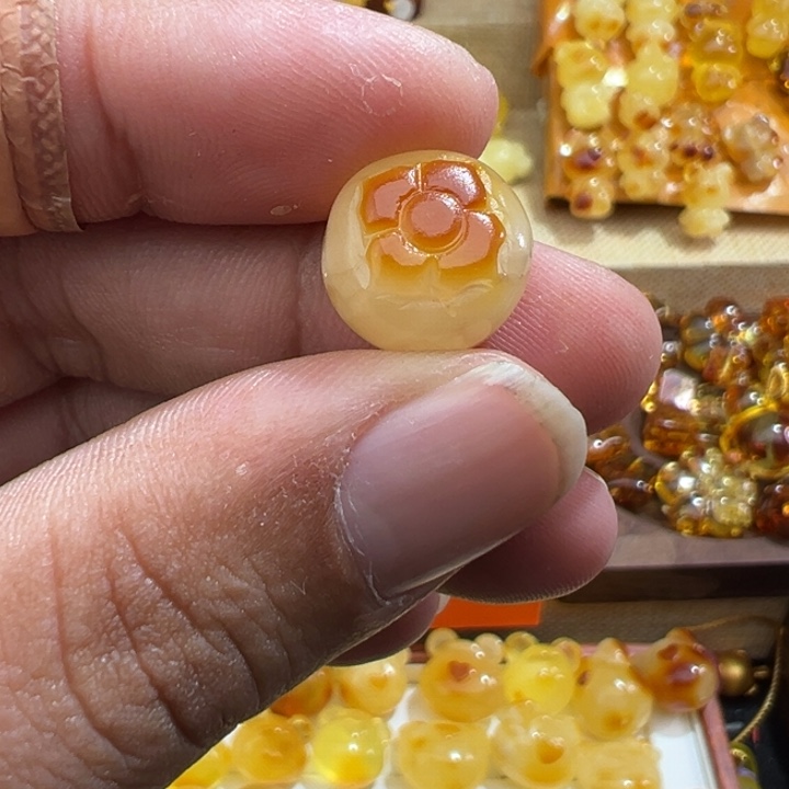 琥珀裸石未镶嵌小柿子配饰