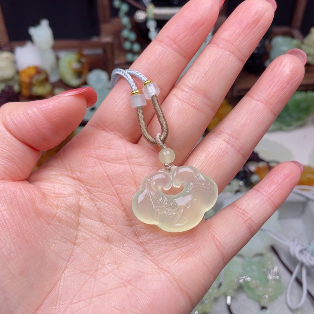 蛇纹石玉未镶嵌颈饰
