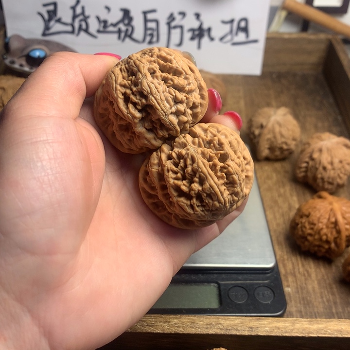 文玩核桃吊坠勇*粗筋