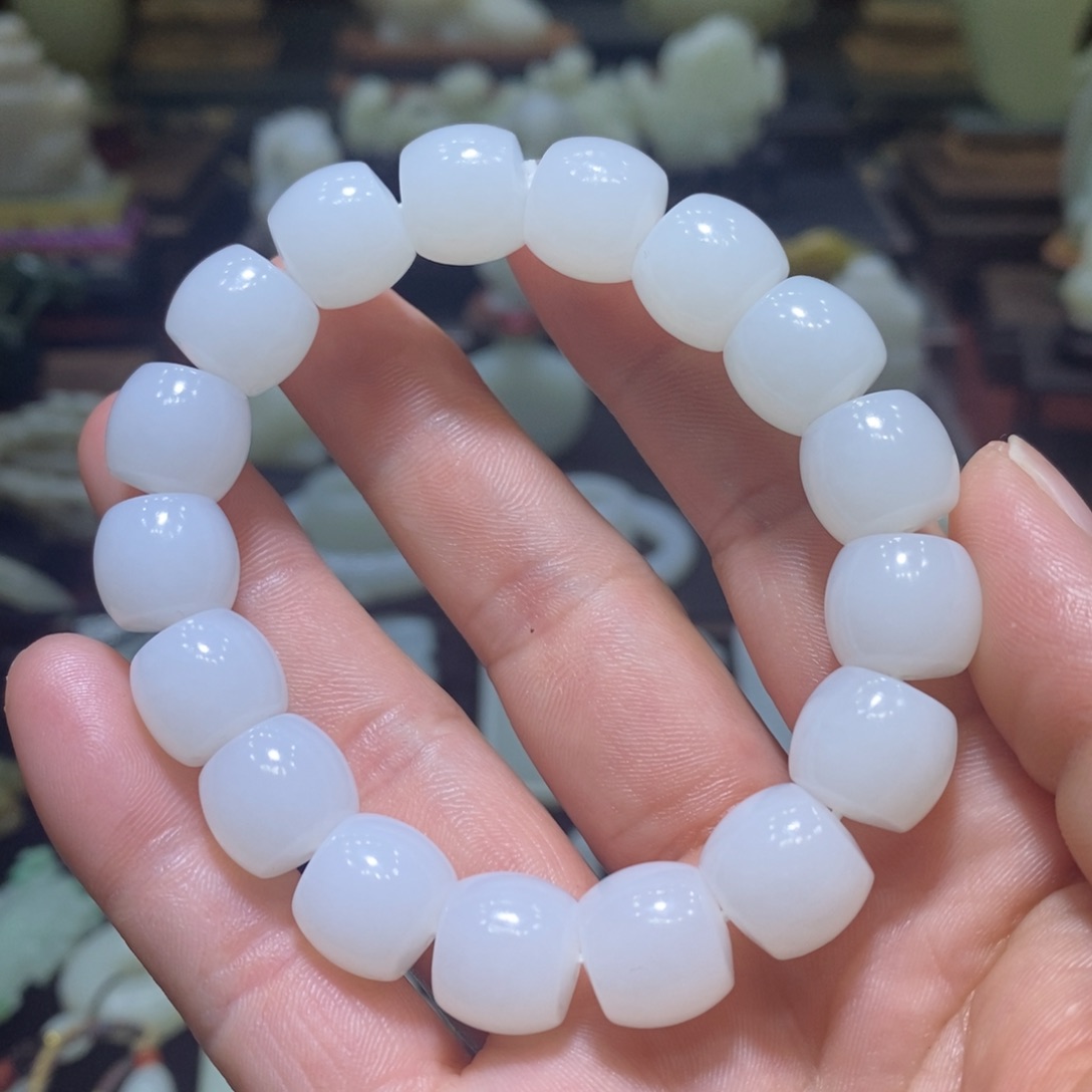 和田玉挂件未镶嵌铁****_