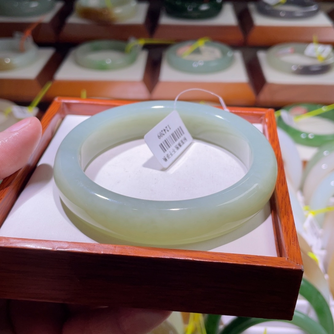 【闪购商品】和田玉手镯未镶嵌61.5