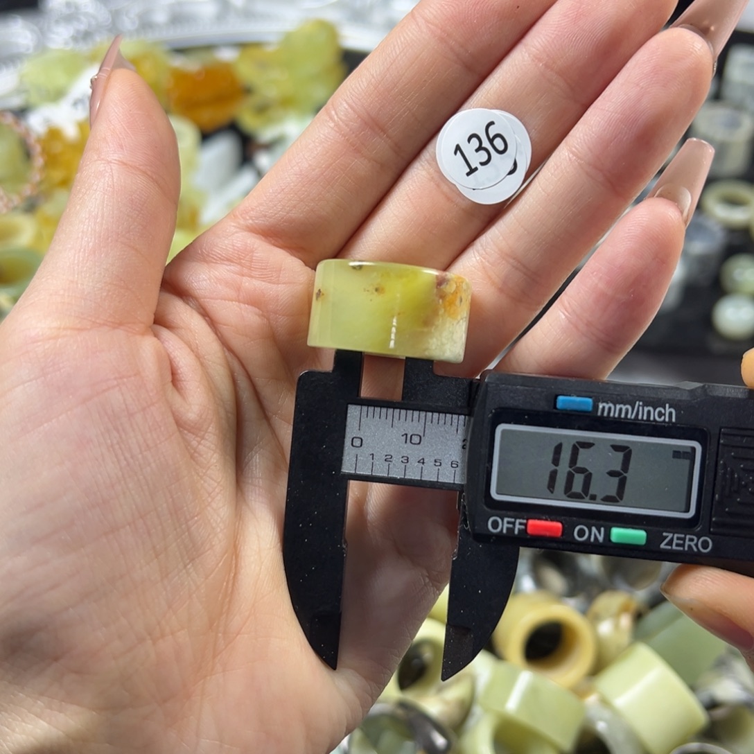 蛇纹石玉未镶嵌戒指