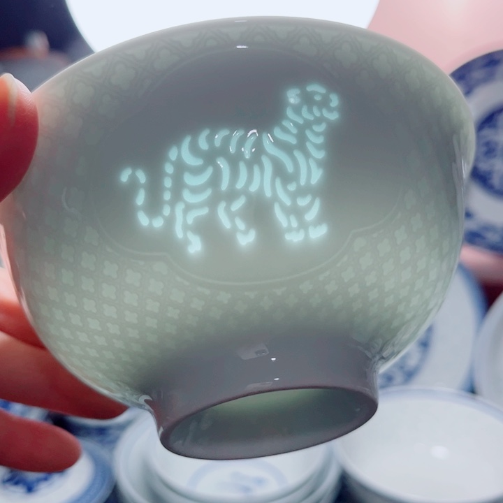 青花玲珑5寸饭碗生肖。虎