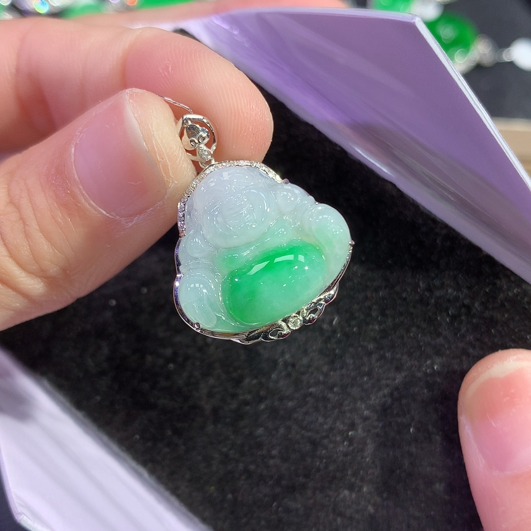 翡翠吊坠(赠链)18K金镶嵌