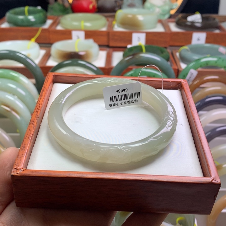 和田玉手镯未镶嵌57/58