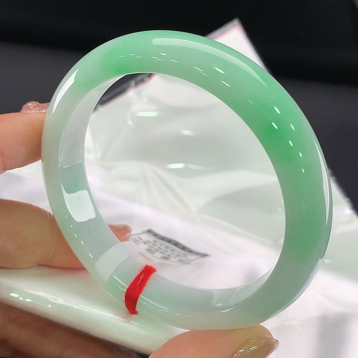 翡翠未镶嵌手镯正圈57.5