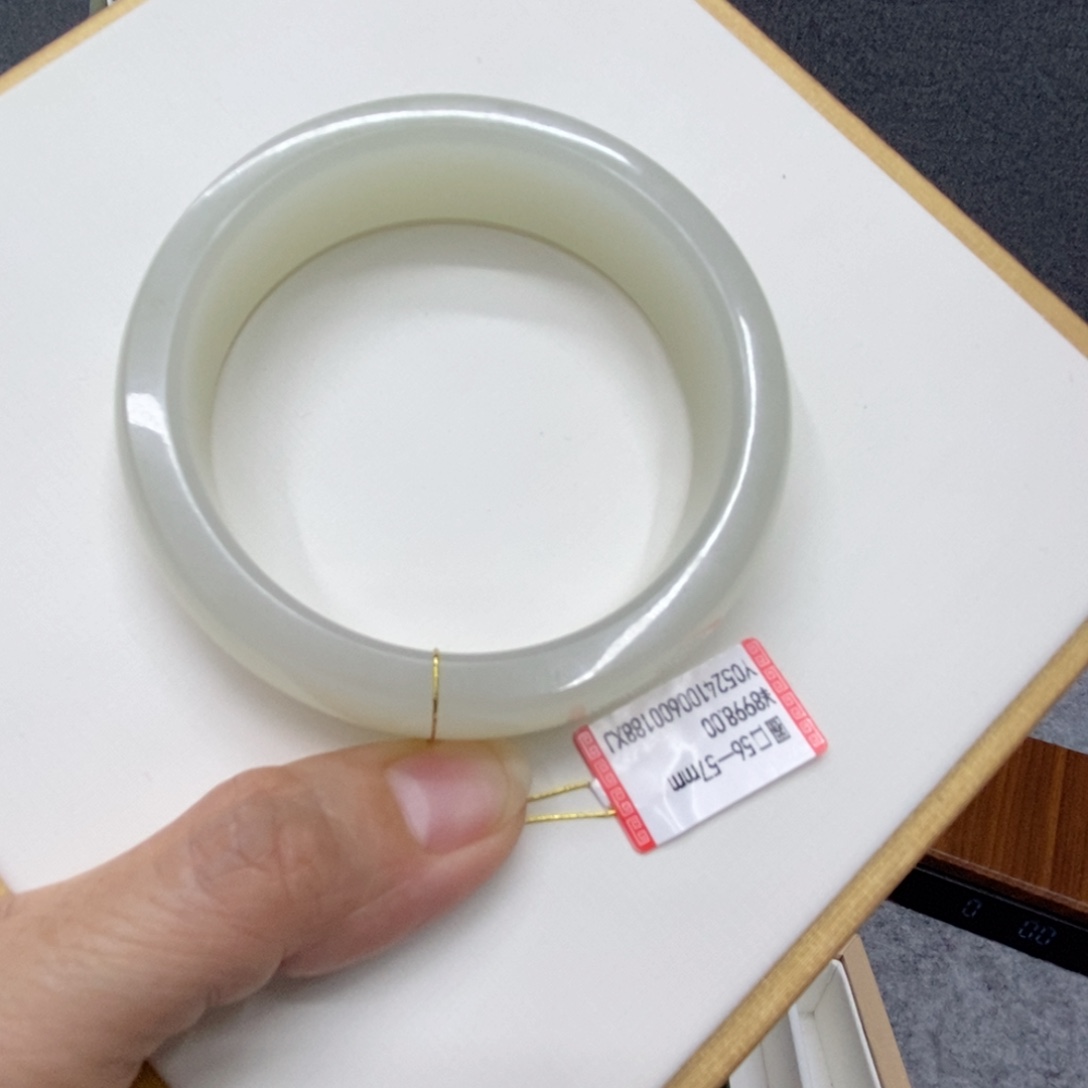 和田玉手镯未镶嵌兴****郭