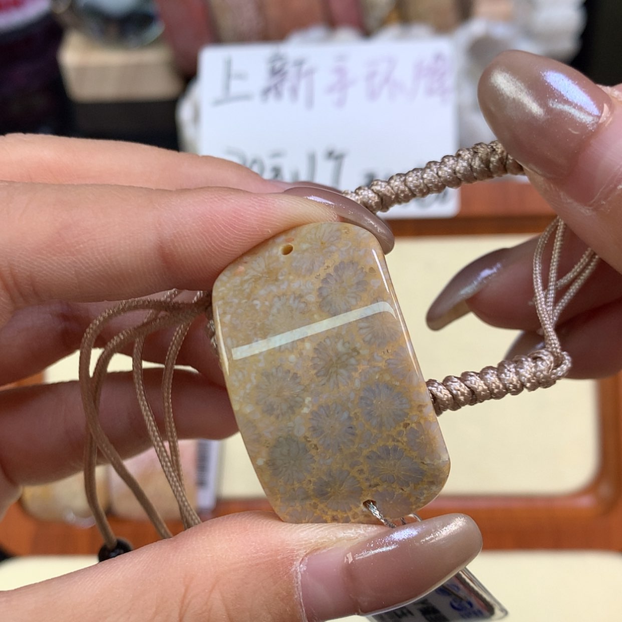 【闪购商品】颈饰未镶嵌硅化珊瑚（珊瑚玉）罕*生