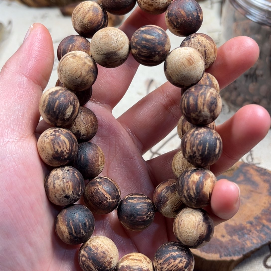 降真香手串/手链1.5x15糖结黄油麻丝、黑油虎皮纹八角香