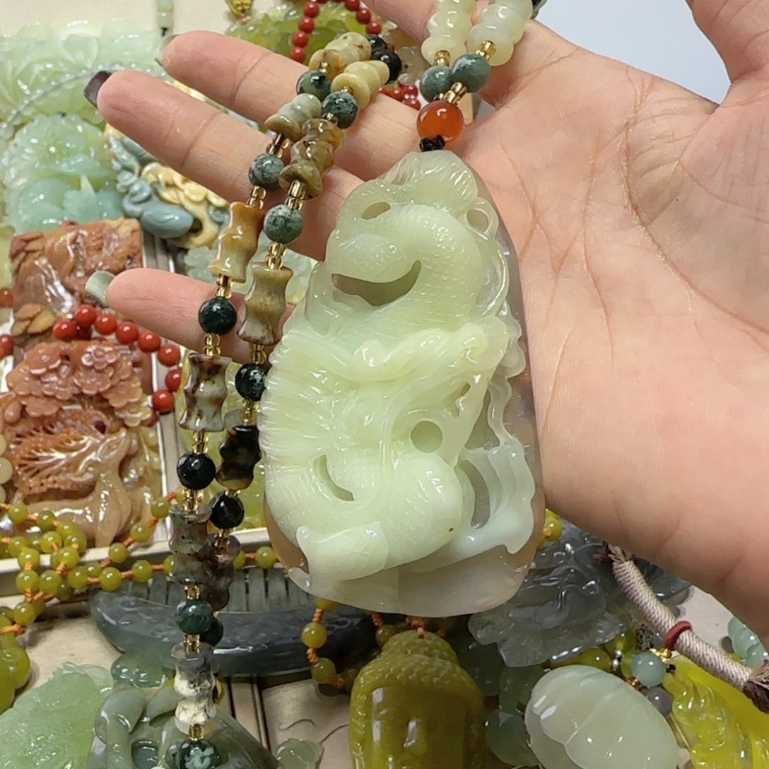 未镶嵌蛇纹石玉吊坠*‍***