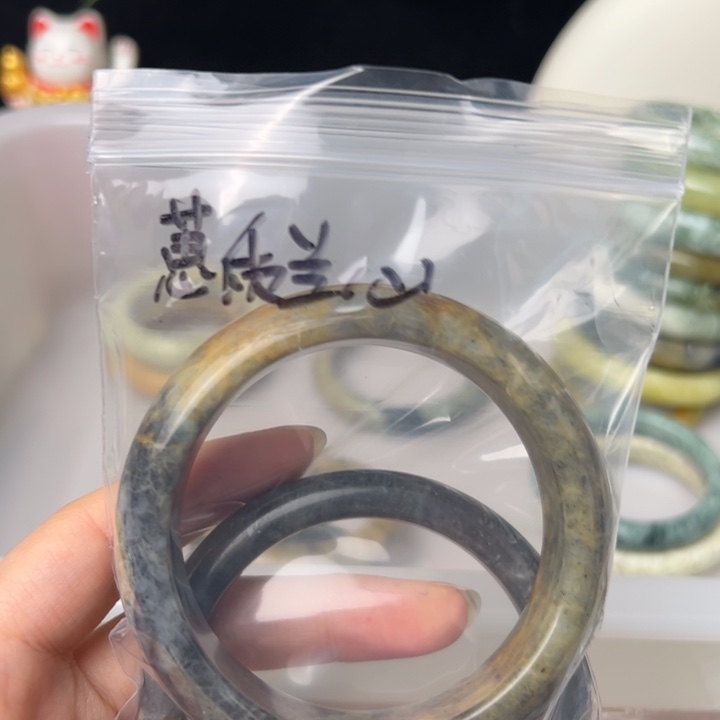 蛇纹石玉手镯未镶嵌蕙****y