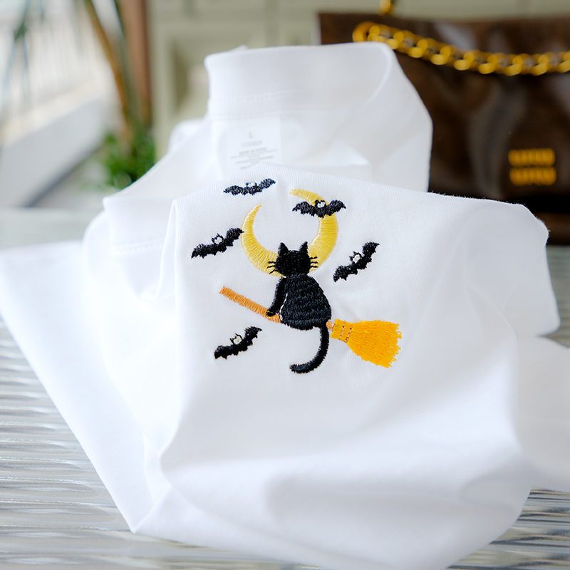 刺绣月亮猫短袖t恤女2025新款夏季白色宽松正肩上衣纯棉情侣装