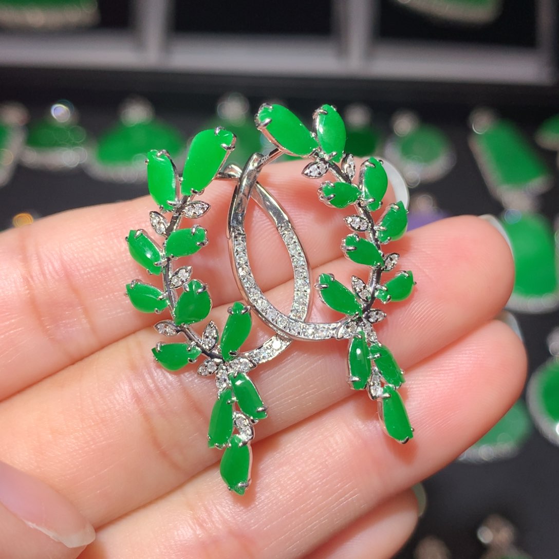 翡翠颈饰18K金镶嵌翡翠