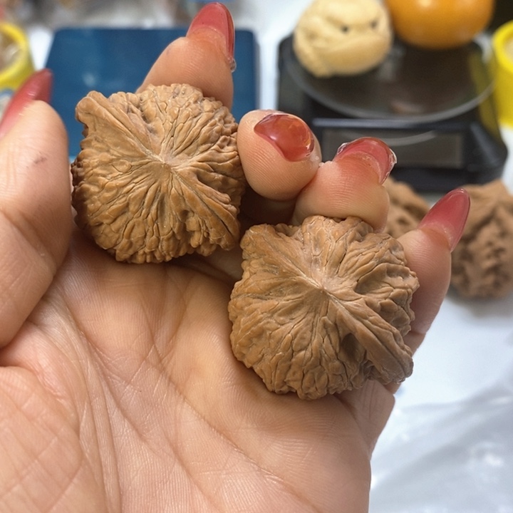 文玩核桃把件心**成磨盘