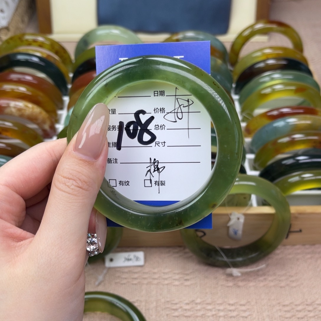 蛇纹石玉手镯未镶嵌