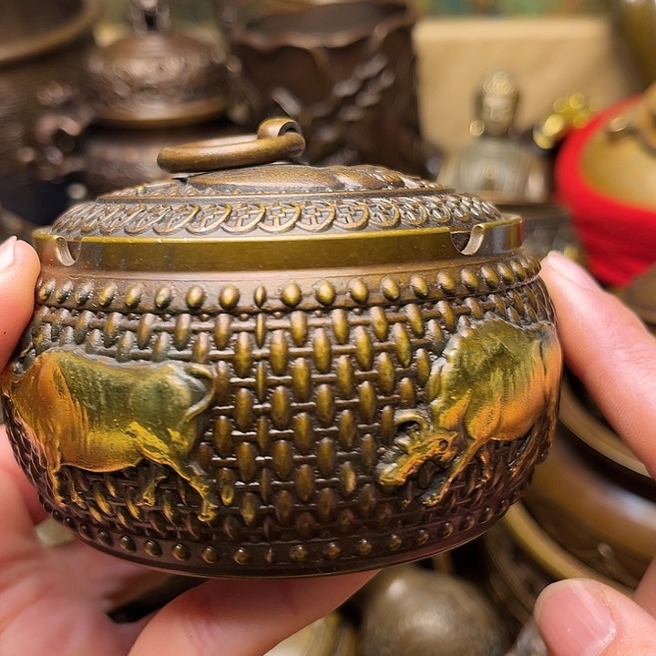 精美铜器批发档口