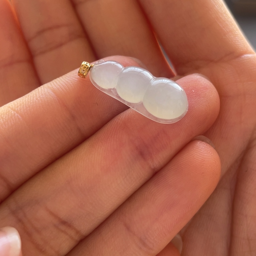 翡翠18K金镶嵌颈饰福豆