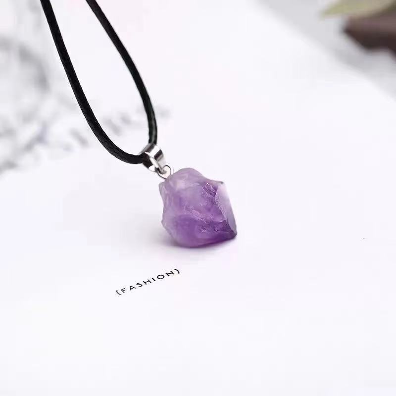 【优爵水晶】天然紫水晶随行吊坠原石打磨项坠挂坠项链时尚百搭饰品
