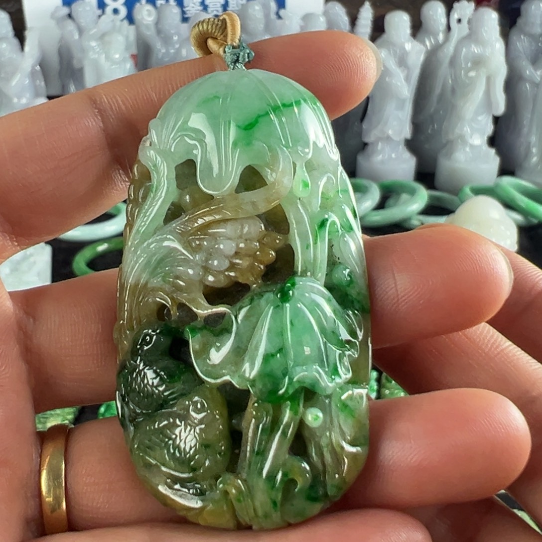 城***衣翡翠未镶嵌手镯天然翡翠挂件