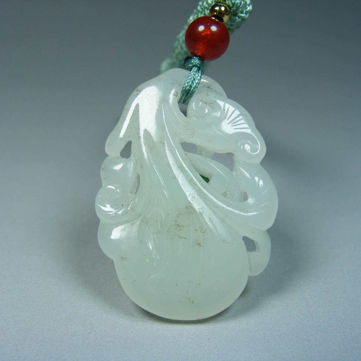 几十年的和田白玉带青花带糖色双面镂空子母灵芝小坠佩