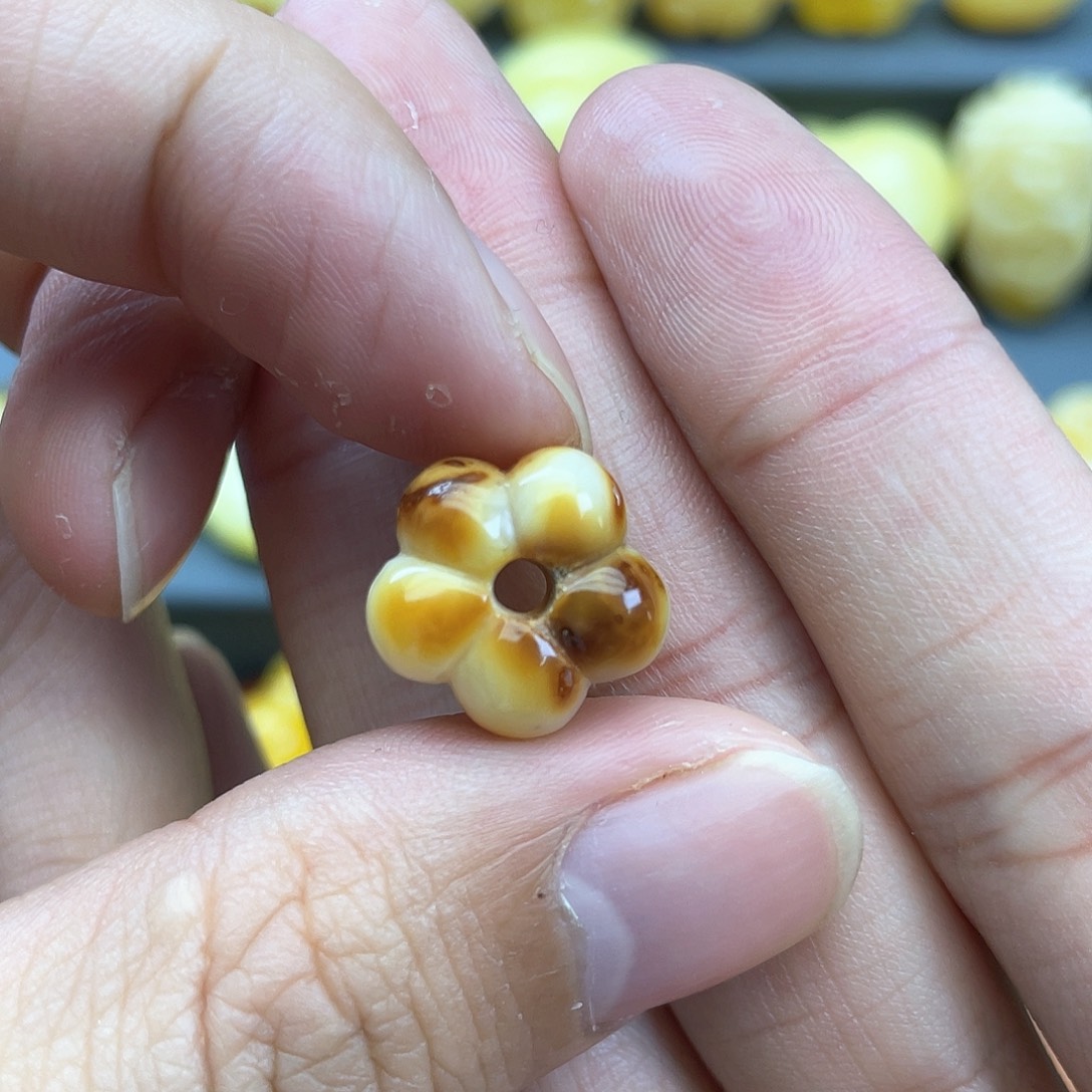 琥珀裸石未镶嵌蜜蜡