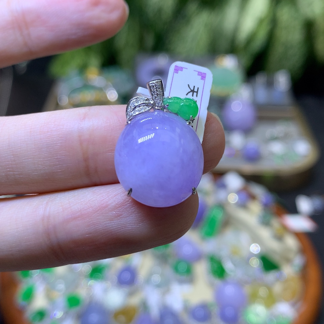 颈饰18K金镶嵌翡翠