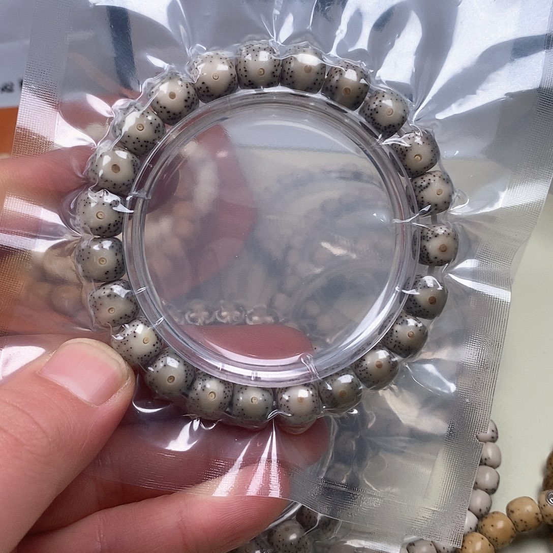 星月菩提手串吴*石玉料黄金瞳