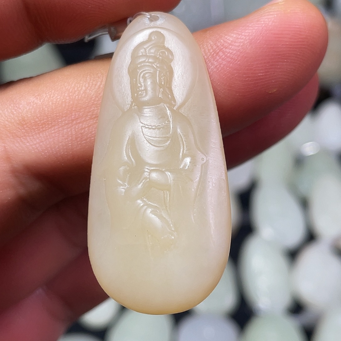 颈饰未镶嵌和田玉吊坠