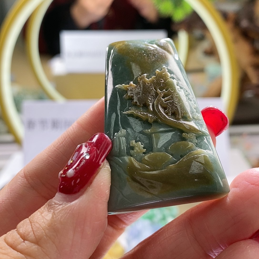 【闪购商品】翡翠颈饰未镶嵌山水