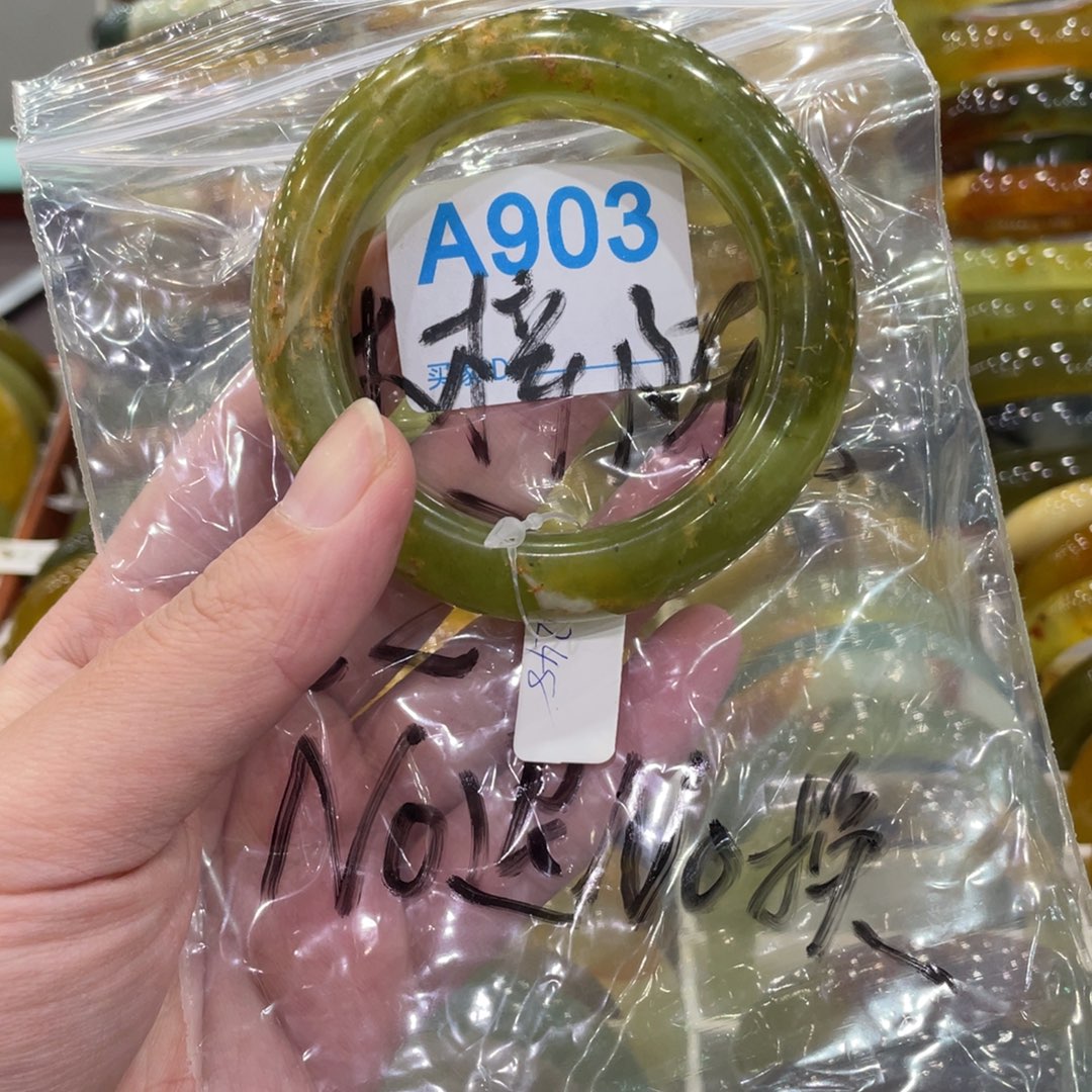 沐***陈蛇纹石玉未镶嵌手镯