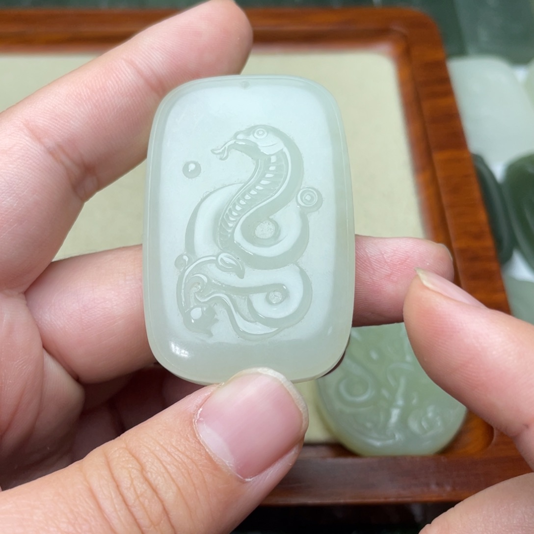 和田玉颈饰未镶嵌千*岭