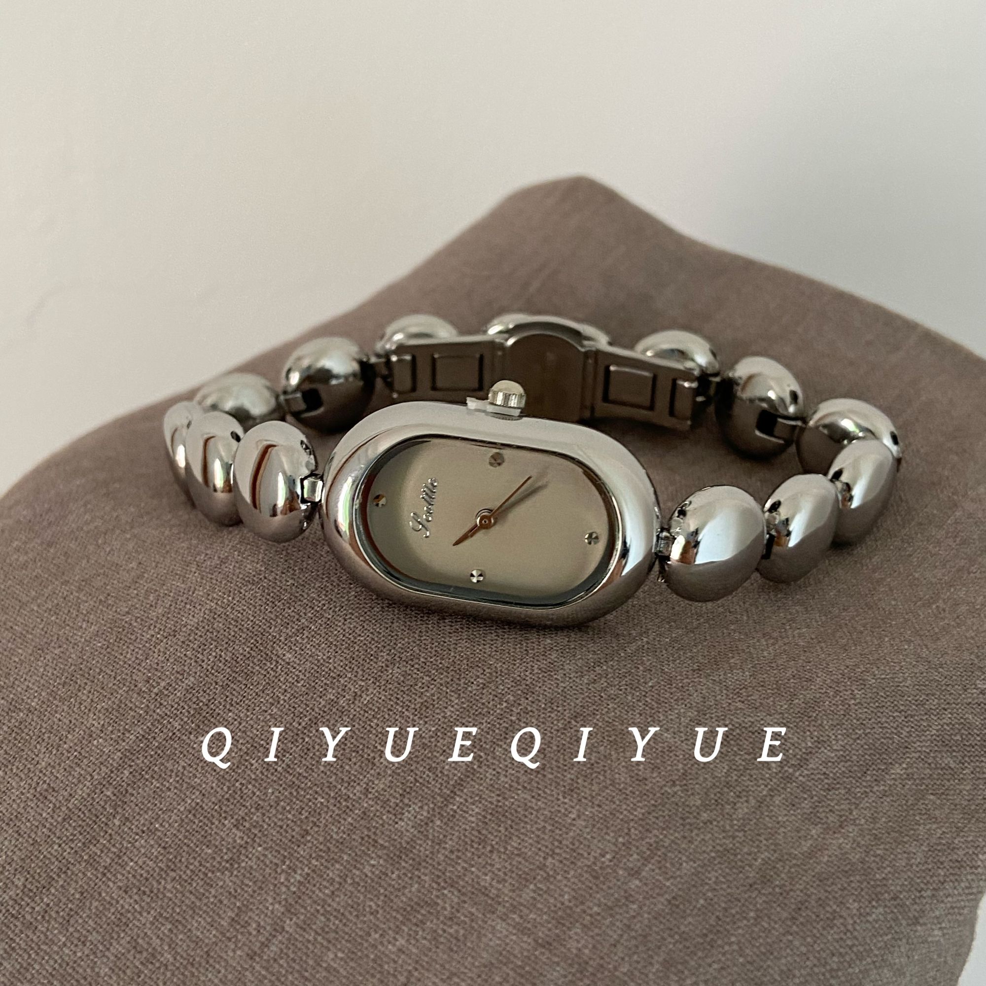 QIYUE 清冷《小银豆豆》高级格雷灰独特小众设计感百搭石英女表