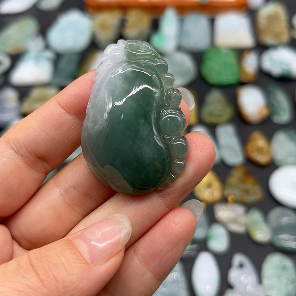【闪购商品】翡翠颈饰未镶嵌福瓜