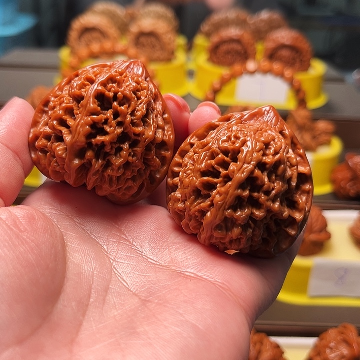 用***8文玩核桃吊坠满天星