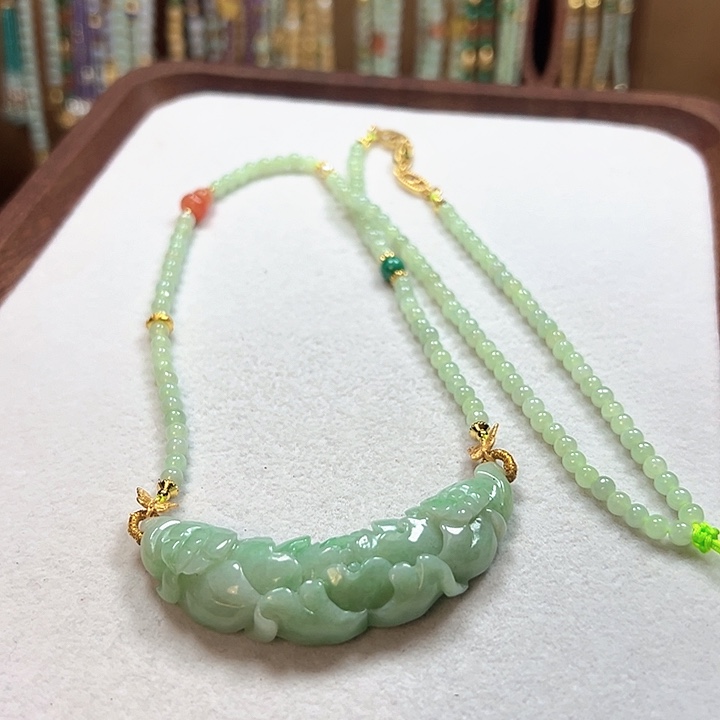 翡翠颈饰未镶嵌吊坠