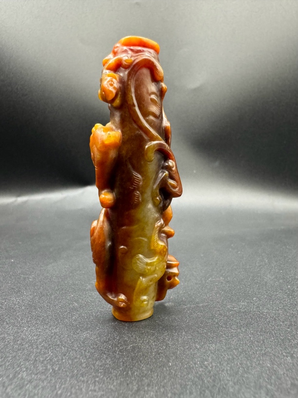 和田玉高浮雕红沁螭龙勒子