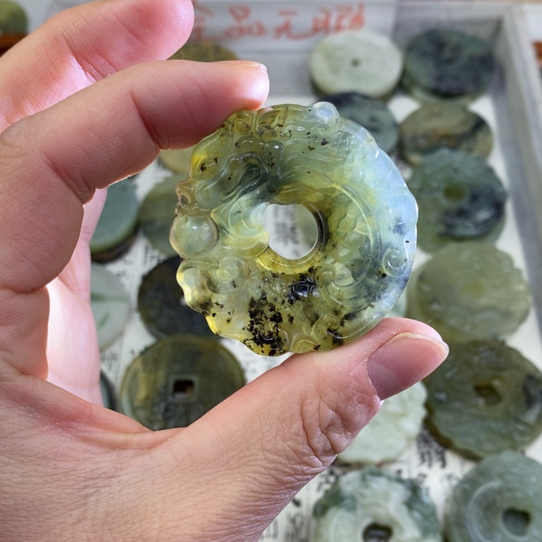 岫玉未镶嵌颈饰岫玉蓝水龙鱼吊坠