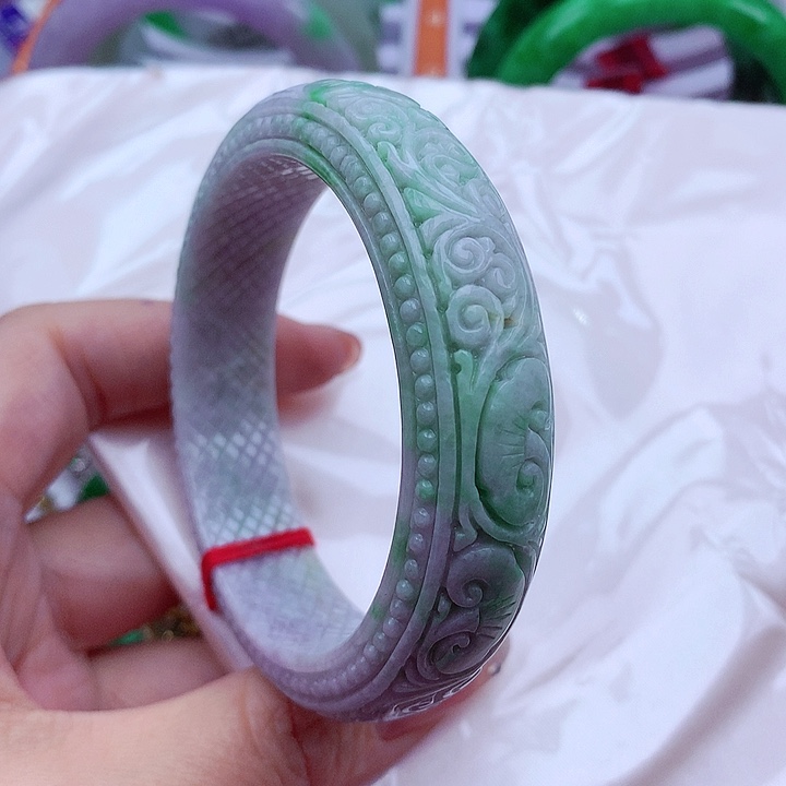 翡翠手镯未镶嵌翡翠