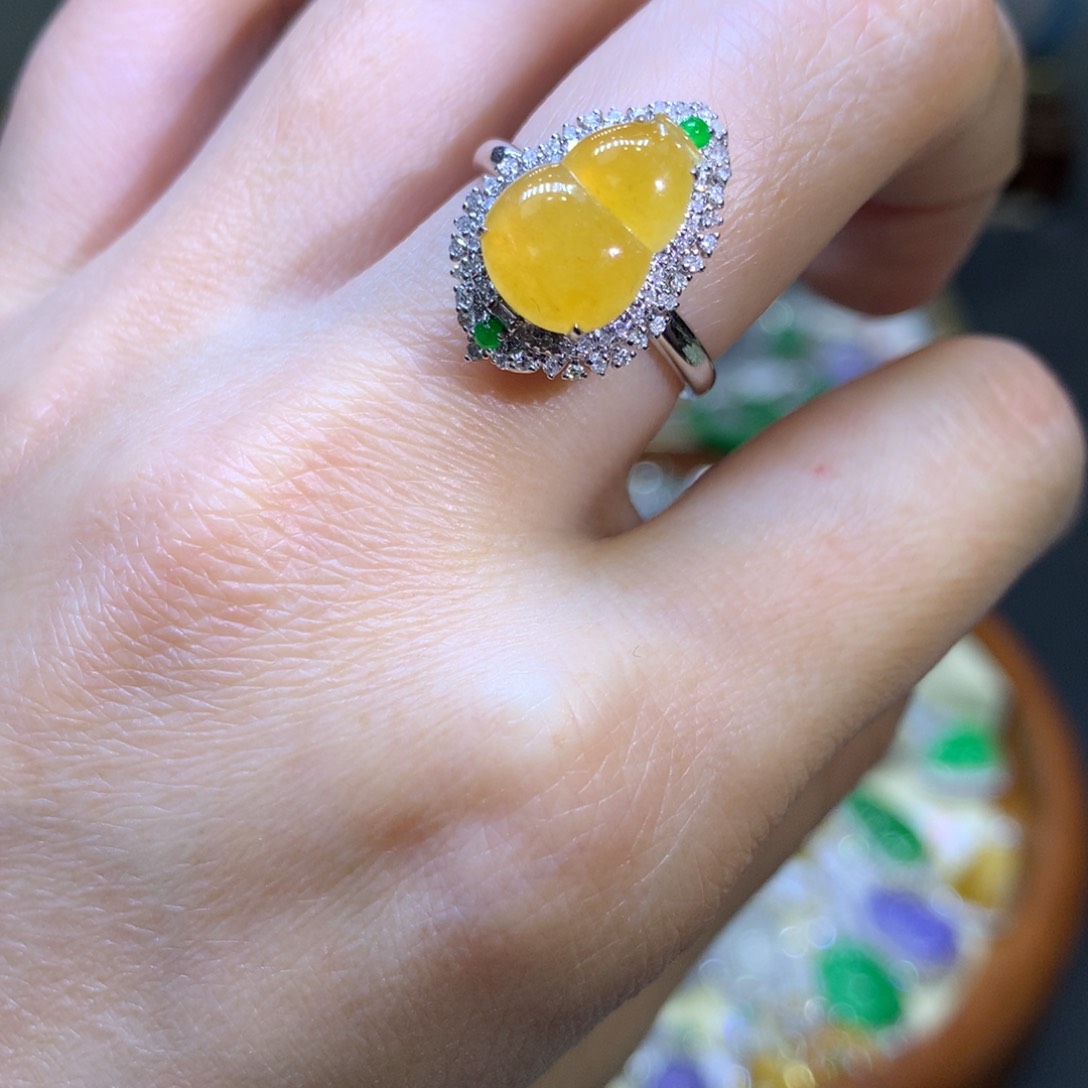 翡翠颈饰18K金镶嵌翡翠吊坠项链