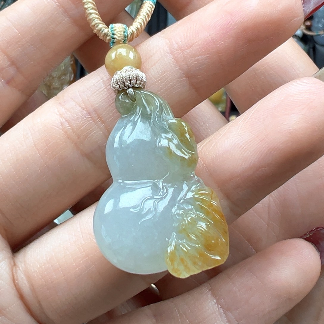 翡翠颈饰未镶嵌十**扣葫芦