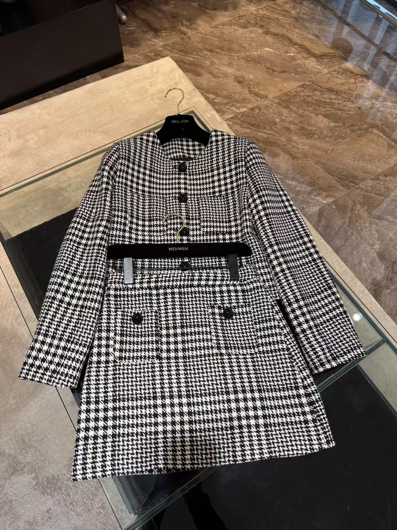 WW2025新款女士时尚经典黑白格子外套241011