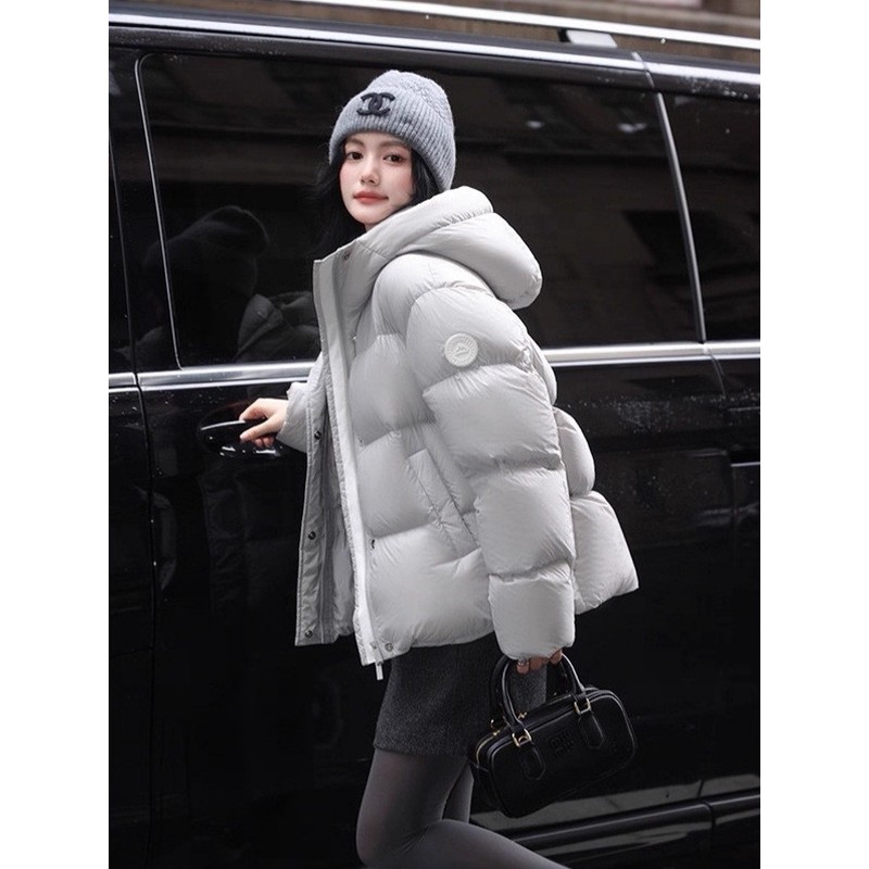 极地联名羽绒服女高级感长短款2025时尚连帽加厚设计感袖标